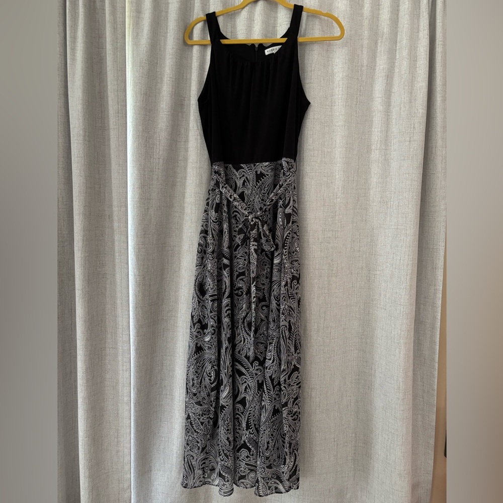 Robbie Bee NWOT sleeveless black and white maxi dress..Women’s medium